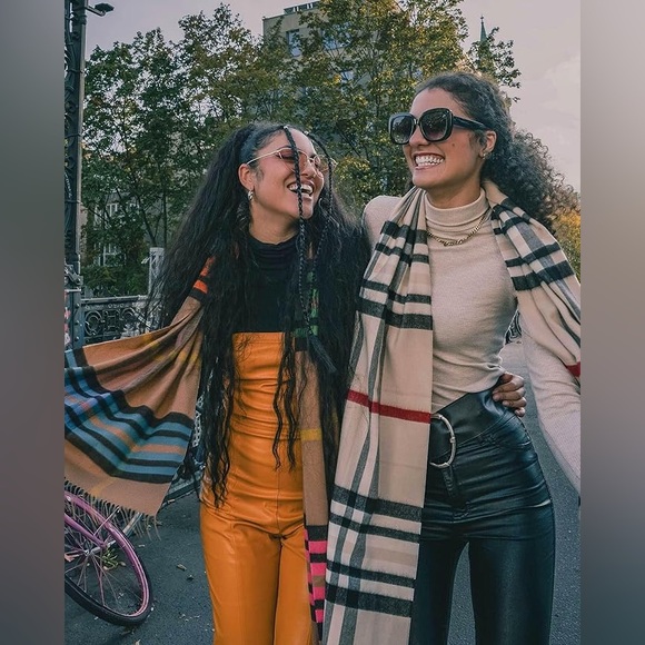 FRAAS.NEW.RED.PLAID.SCARF.WRAP - Picture 3 of 3